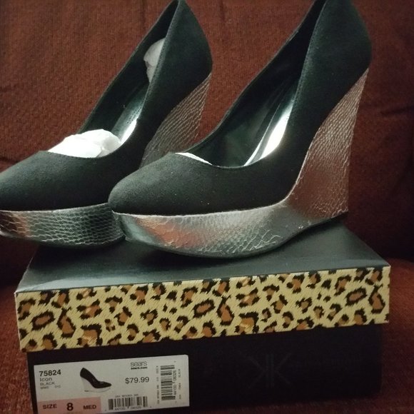 KARDASHIAN COLLECTION WEDGIES SIZE 8 MEDIUM - Picture 1 of 5